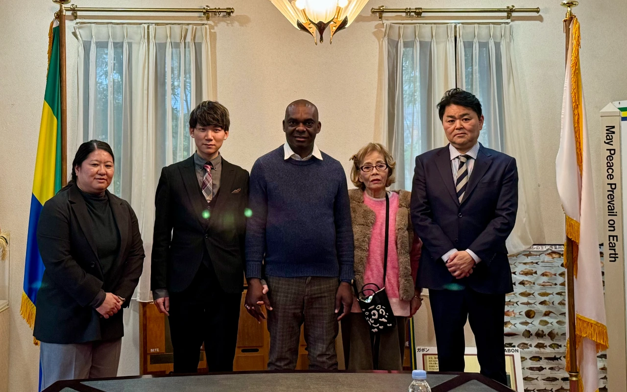 ガボン大使館訪問の様子